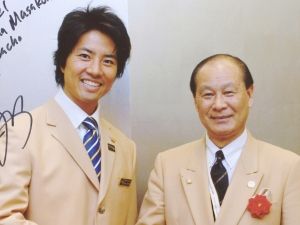 代表取締役会長　込山順邑とケイン